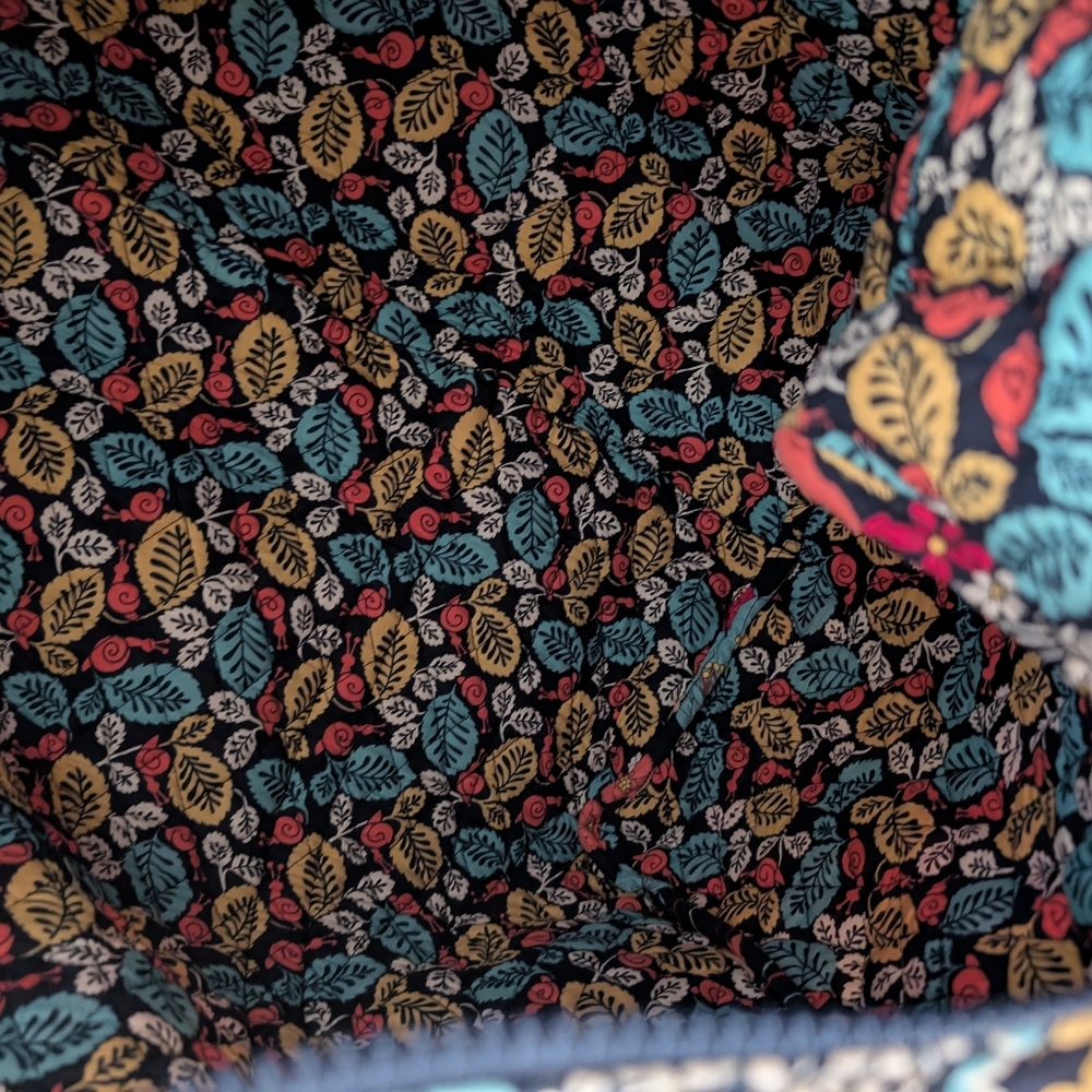 Vera Bradley Medium Duffle Excellent Happy Snails - Picture 9 of 13